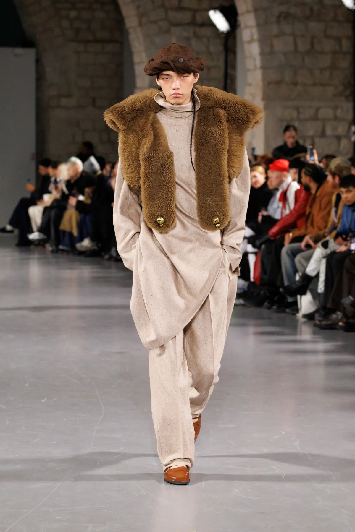 La collection automne 2025 de SEAN SUEN s'inspire de l'esprit de l’ancienne route du thé et des chevaux