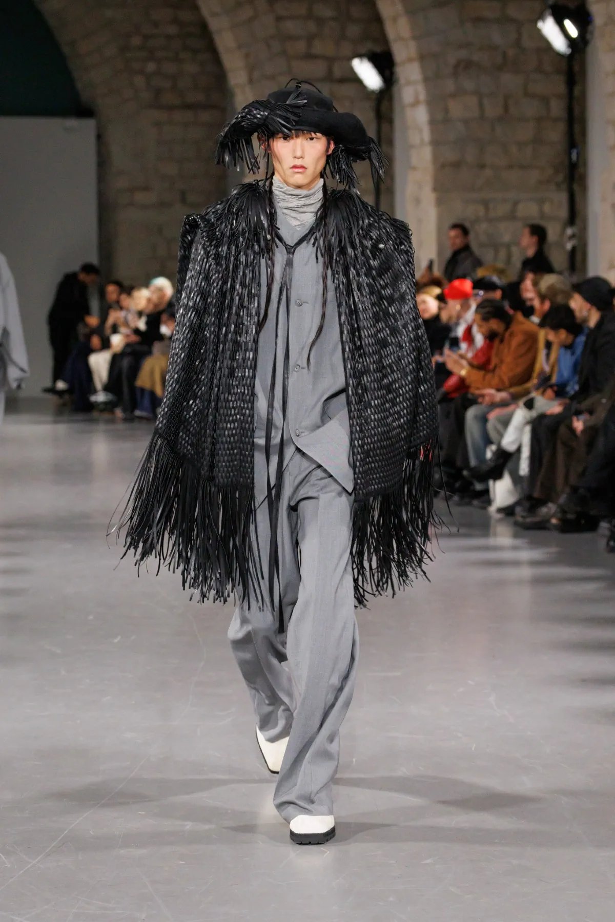 La collection automne 2025 de SEAN SUEN s'inspire de l'esprit de l’ancienne route du thé et des chevaux