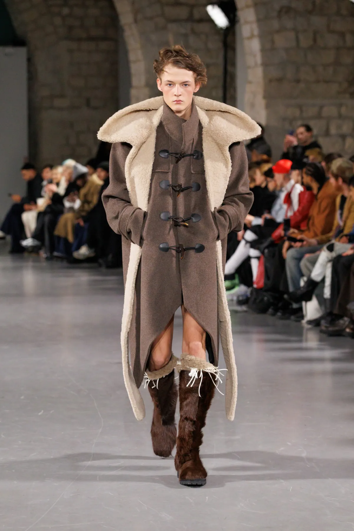 La collection automne 2025 de SEAN SUEN s'inspire de l'esprit de l’ancienne route du thé et des chevaux