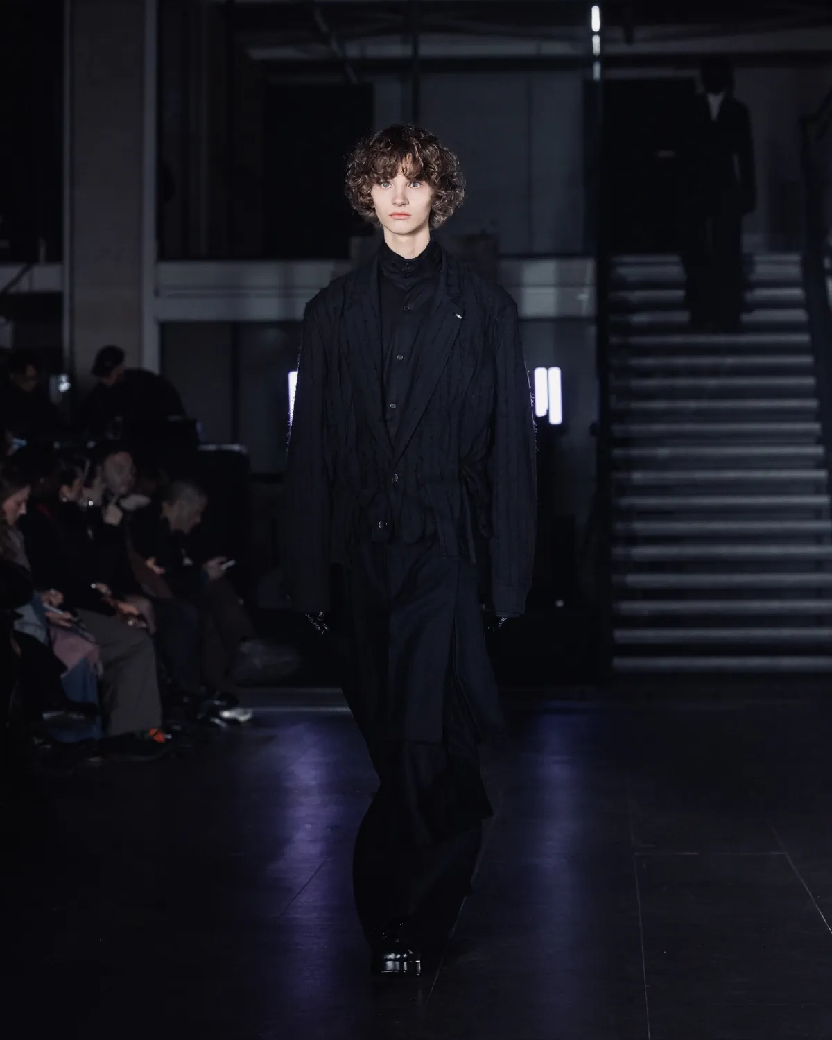 SONGZIO redéfinit l'élégance baroque avec une collection masculine d'avant-garde pour l'automne 2025