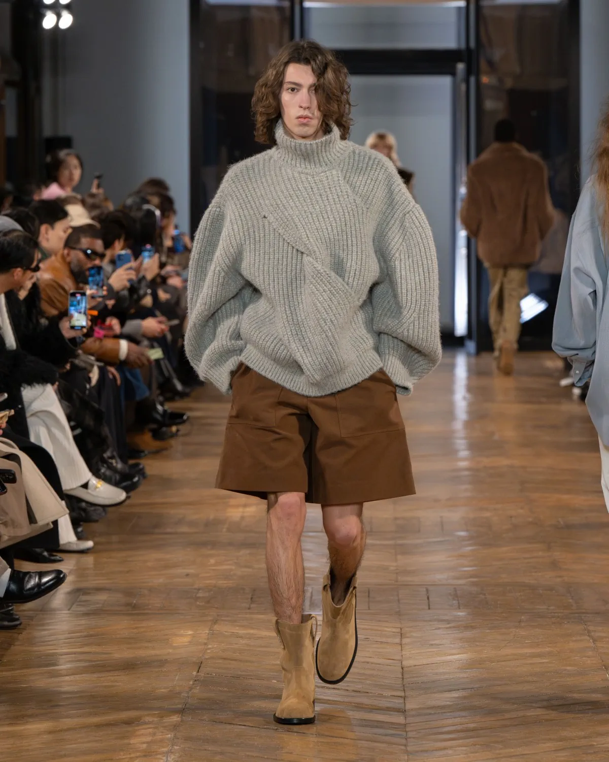 La collection automne 2025 de SYSTEM redéfinit la nostalgie moderne pour la collection masculine