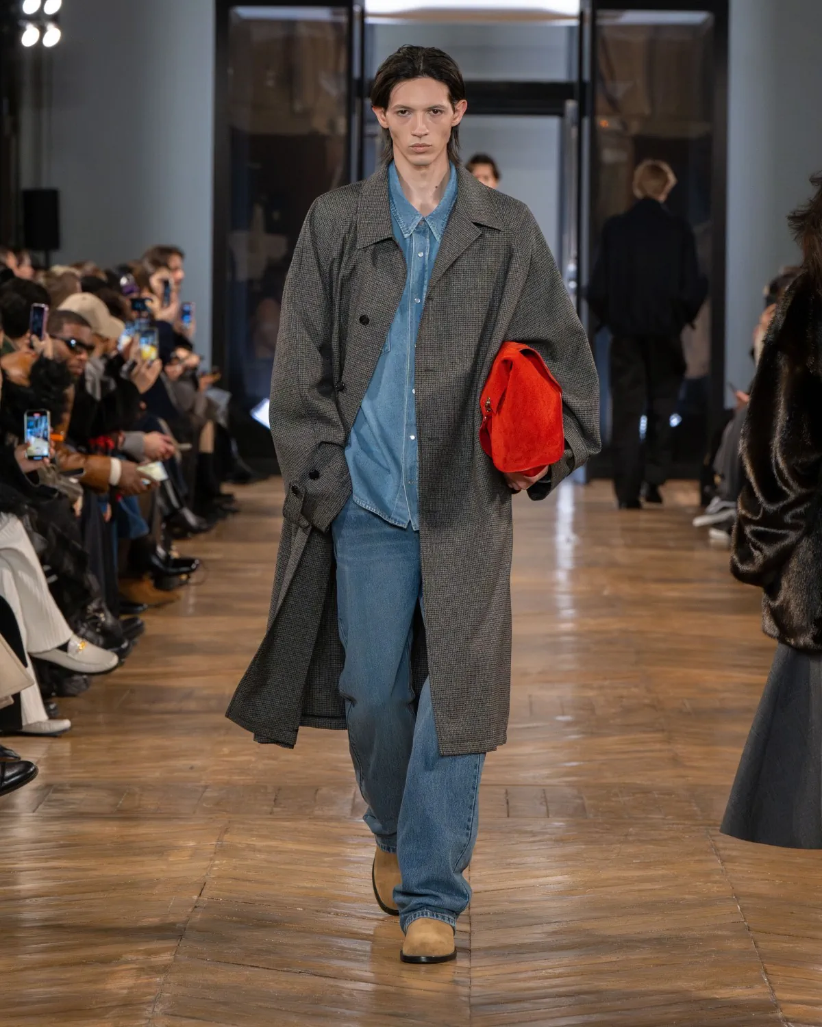 La collection automne 2025 de SYSTEM redéfinit la nostalgie moderne pour la collection masculine