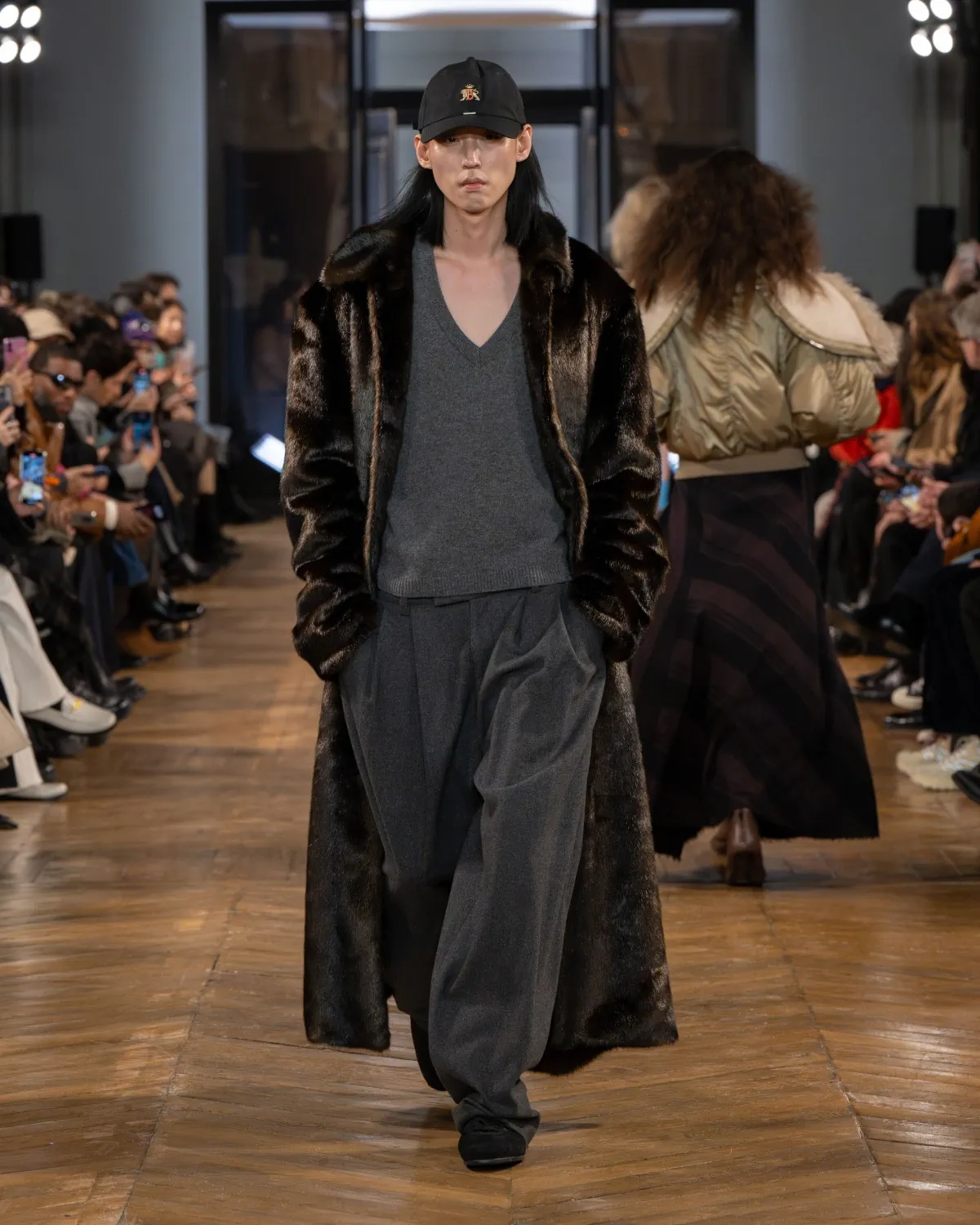 La collection automne 2025 de SYSTEM redéfinit la nostalgie moderne pour la collection masculine