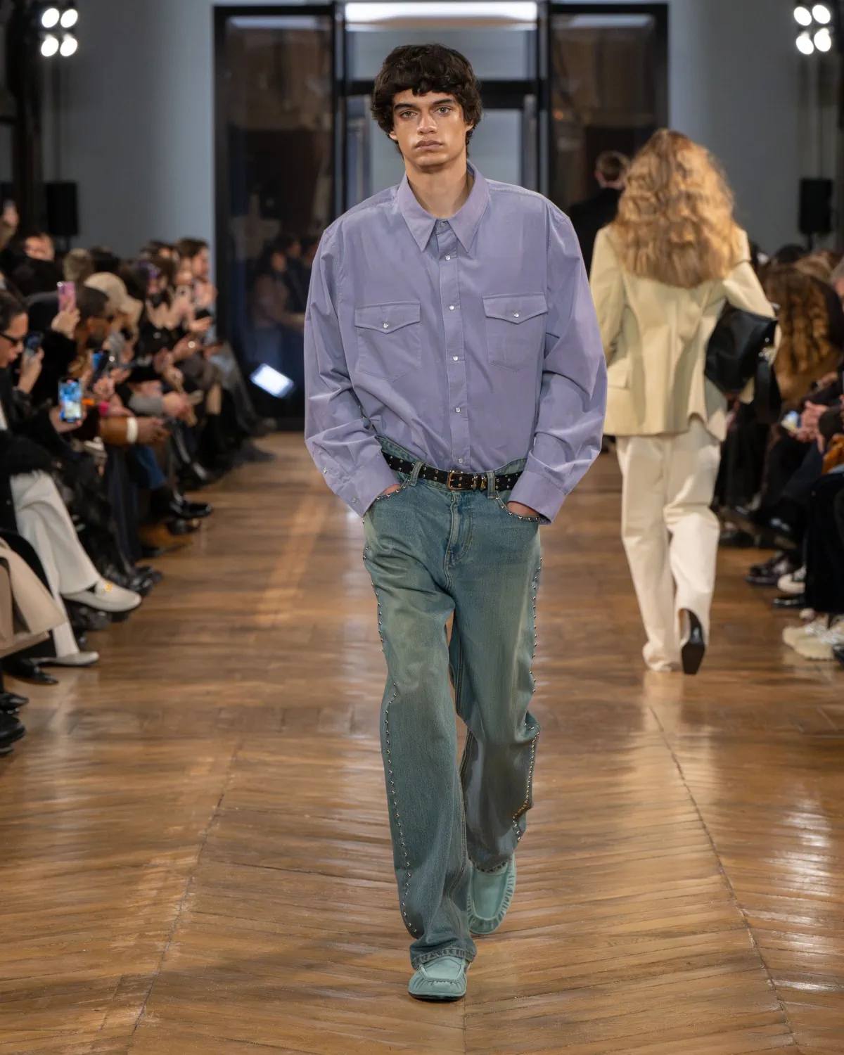 La collection automne 2025 de SYSTEM redéfinit la nostalgie moderne pour la collection masculine