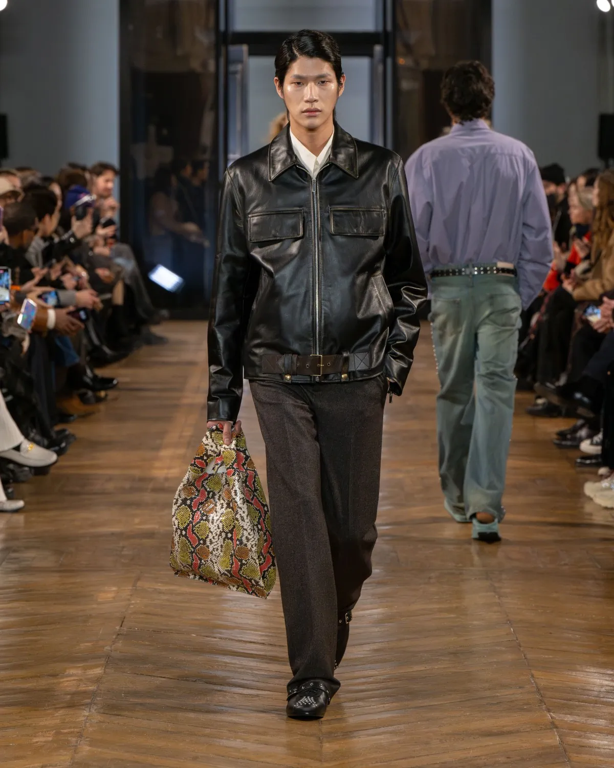 La collection automne 2025 de SYSTEM redéfinit la nostalgie moderne pour la collection masculine