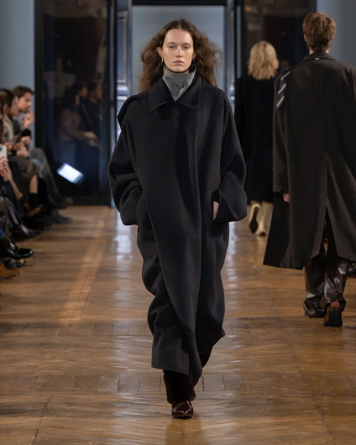 La collection automne 2025 de SYSTEM redéfinit la nostalgie moderne pour la collection masculine