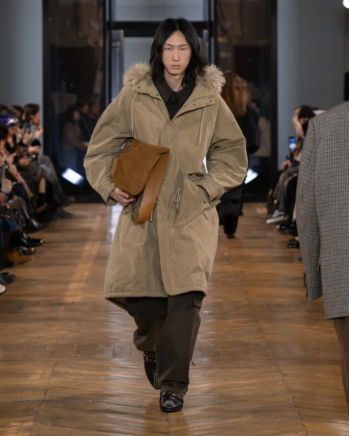 La collection automne 2025 de SYSTEM redéfinit la nostalgie moderne pour la collection masculine