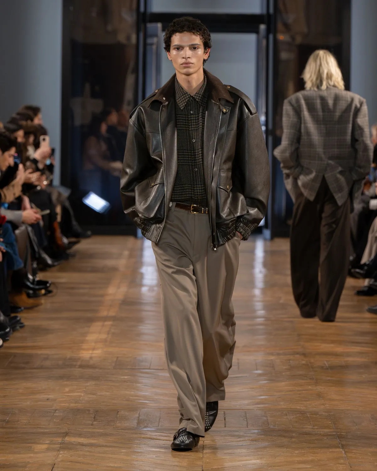 La collection automne 2025 de SYSTEM redéfinit la nostalgie moderne pour la collection masculine