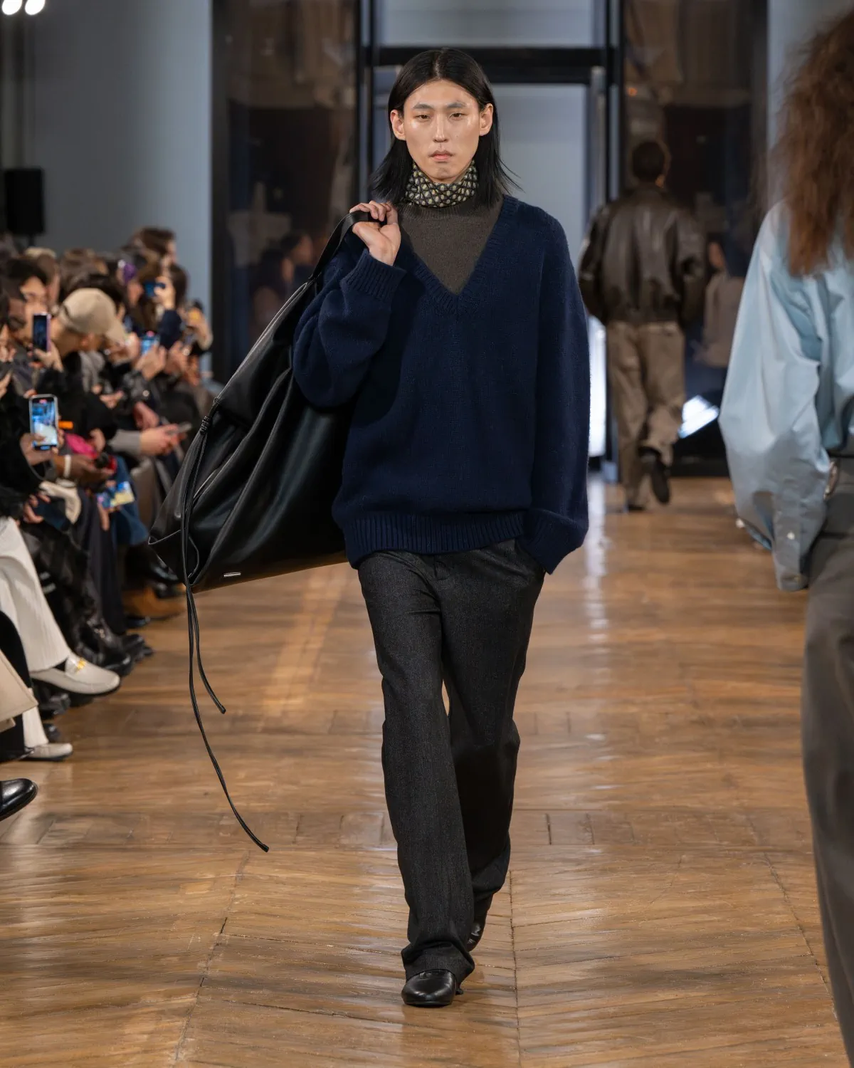 La collection automne 2025 de SYSTEM redéfinit la nostalgie moderne pour la collection masculine