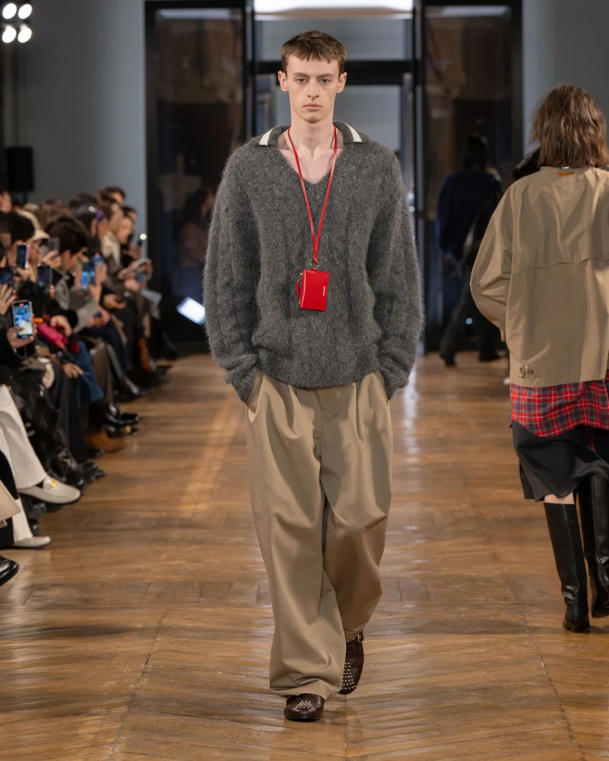 La collection automne 2025 de SYSTEM redéfinit la nostalgie moderne pour la collection masculine