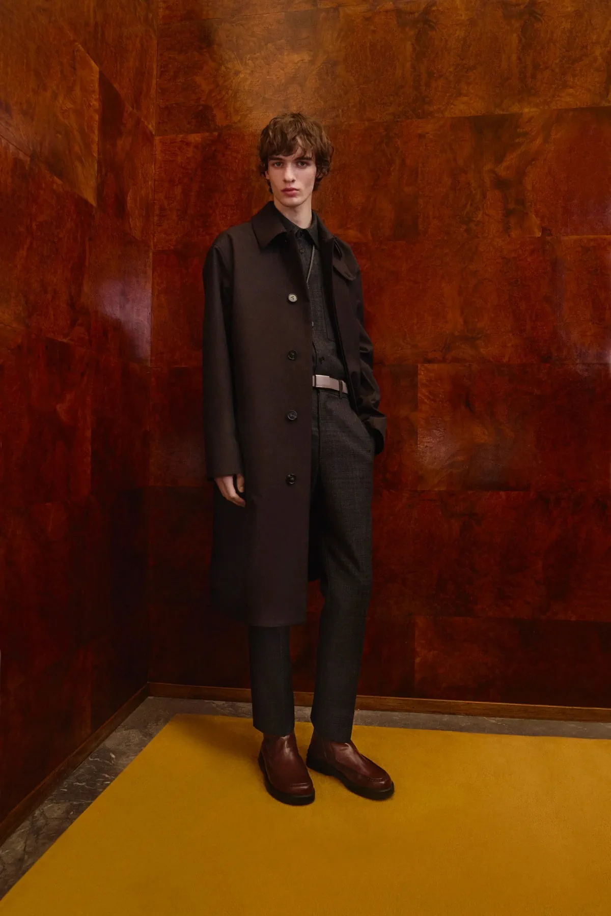 La collection automne 2025 de Tod's rend hommage à l'artisanat italien et au design moderne