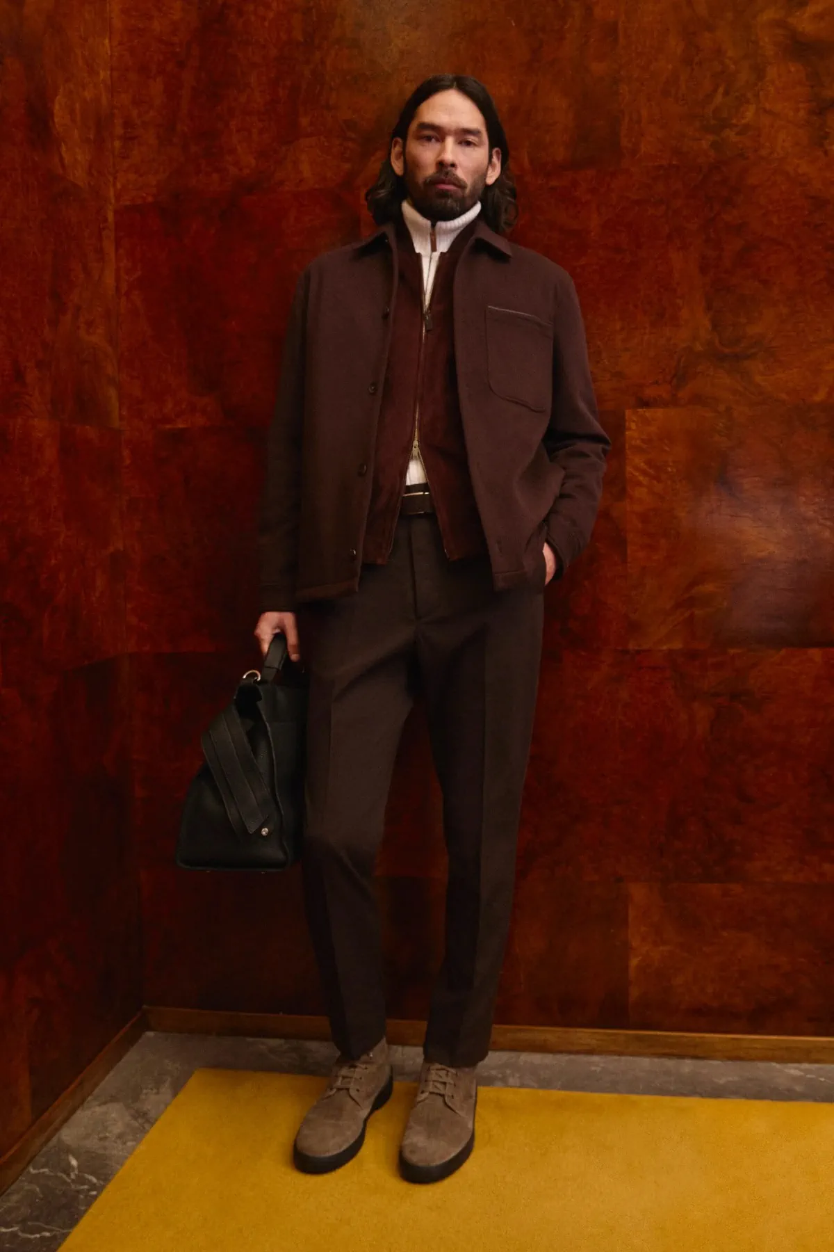La collection automne 2025 de Tod's rend hommage à l'artisanat italien et au design moderne