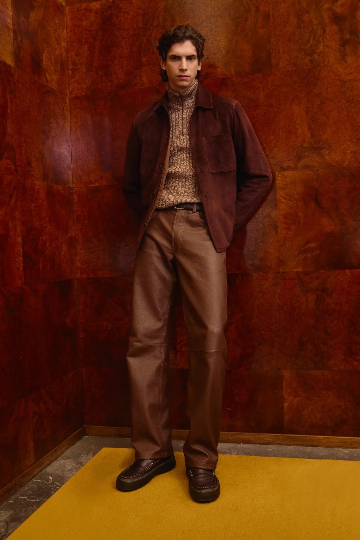 La collection automne 2025 de Tod's rend hommage à l'artisanat italien et au design moderne
