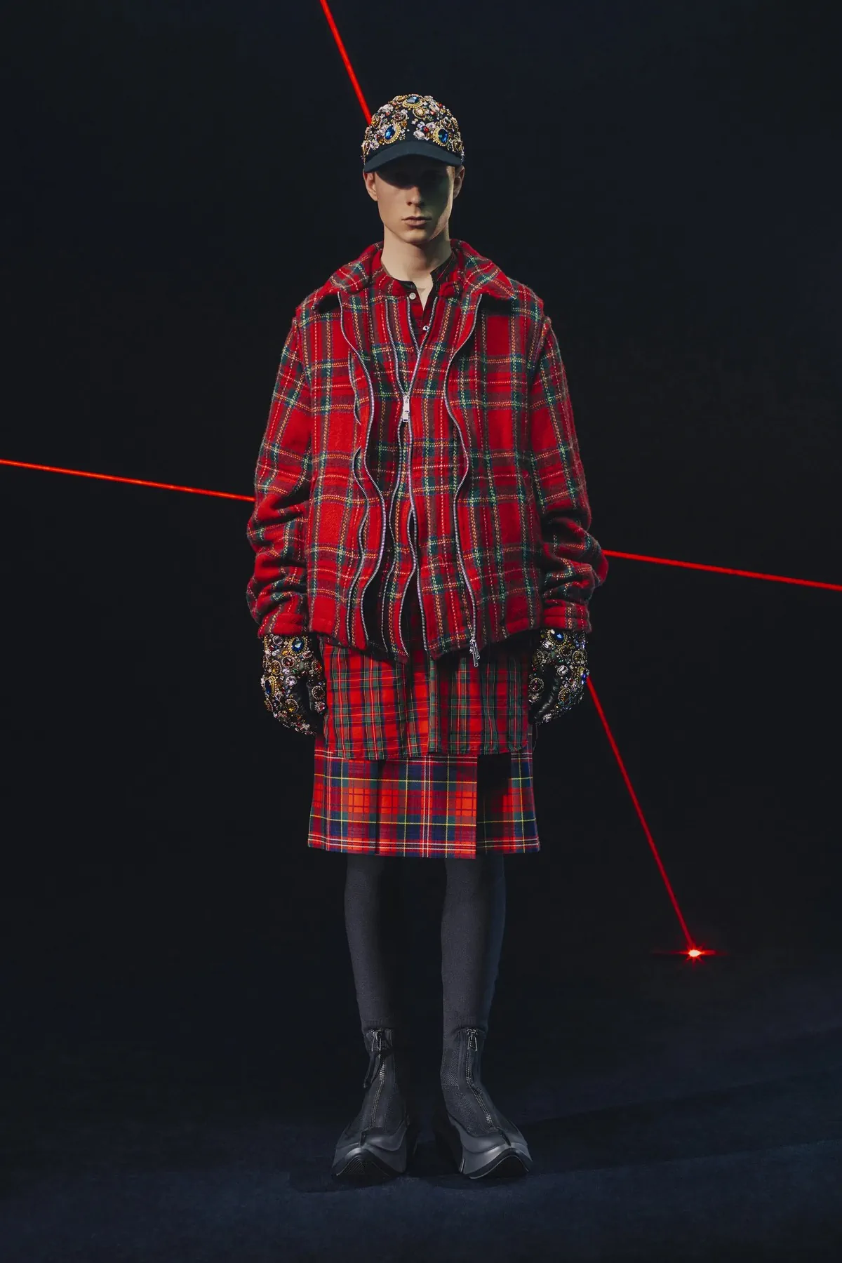 Collection automne 2025 d’UNDERCOVER : Quand le rock électrique rencontre le fantastique !