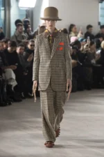 Walter Van Beirendonck trace une voie audacieuse avec sa collection automne 2025