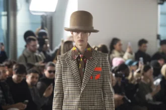 Walter Van Beirendonck trace une voie audacieuse avec sa collection automne 2025