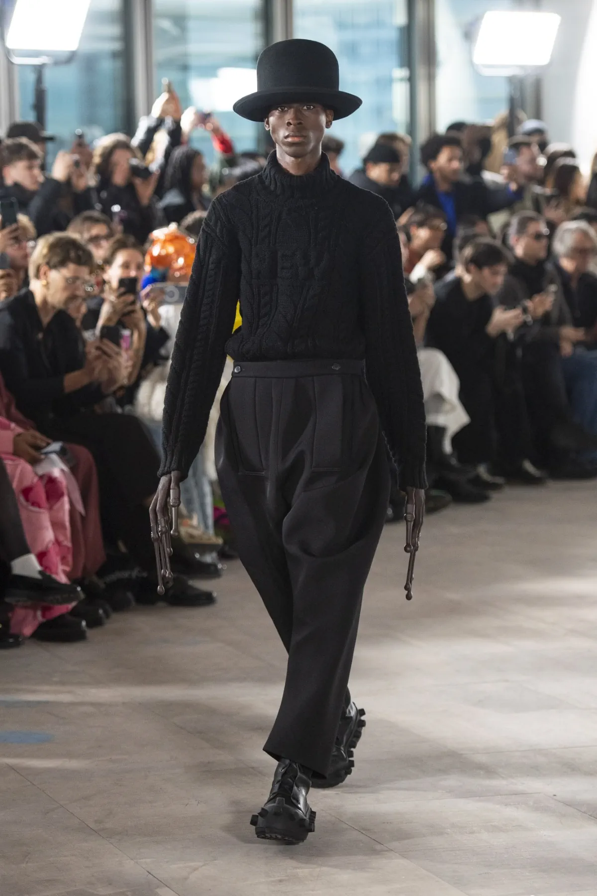 Walter Van Beirendonck trace une voie audacieuse avec sa collection automne 2025