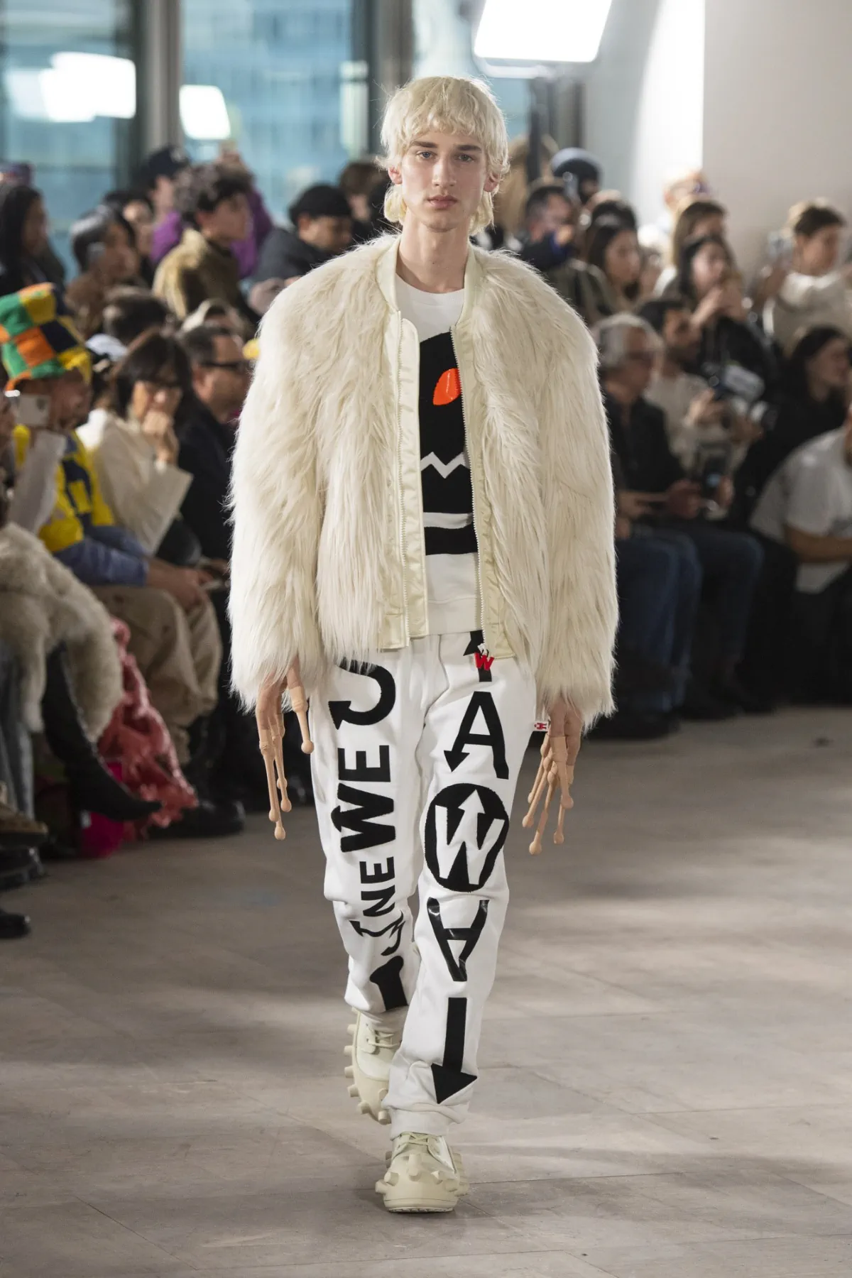 Walter Van Beirendonck trace une voie audacieuse avec sa collection automne 2025