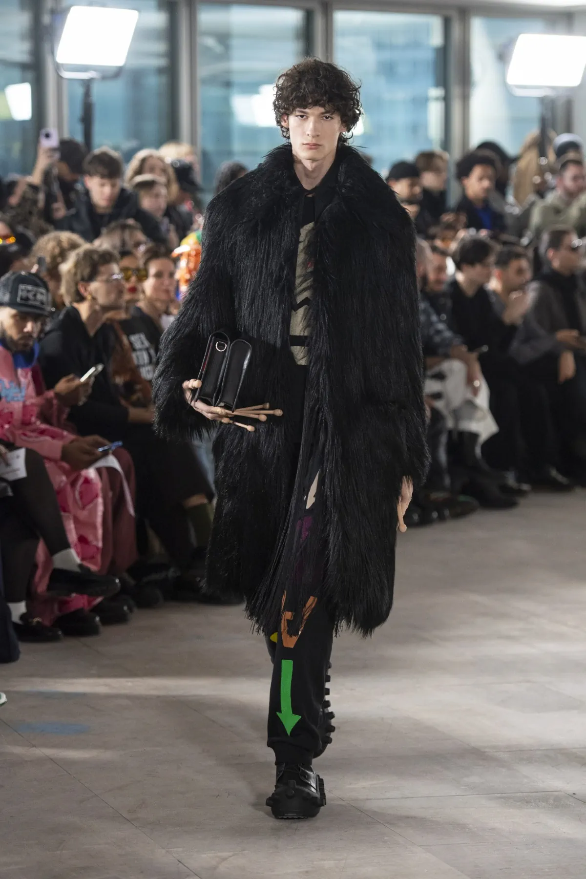 Walter Van Beirendonck trace une voie audacieuse avec sa collection automne 2025