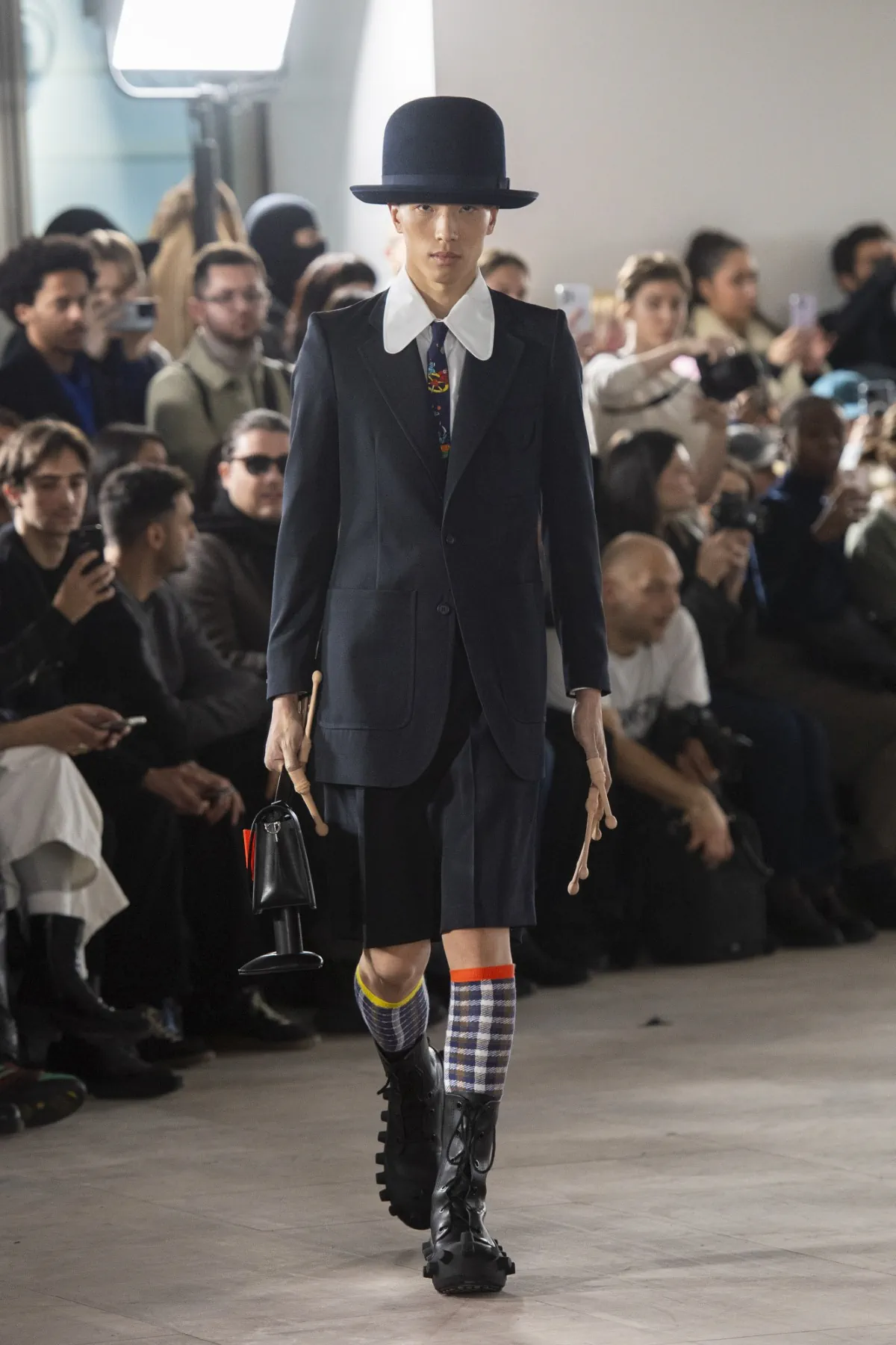 Walter Van Beirendonck trace une voie audacieuse avec sa collection automne 2025