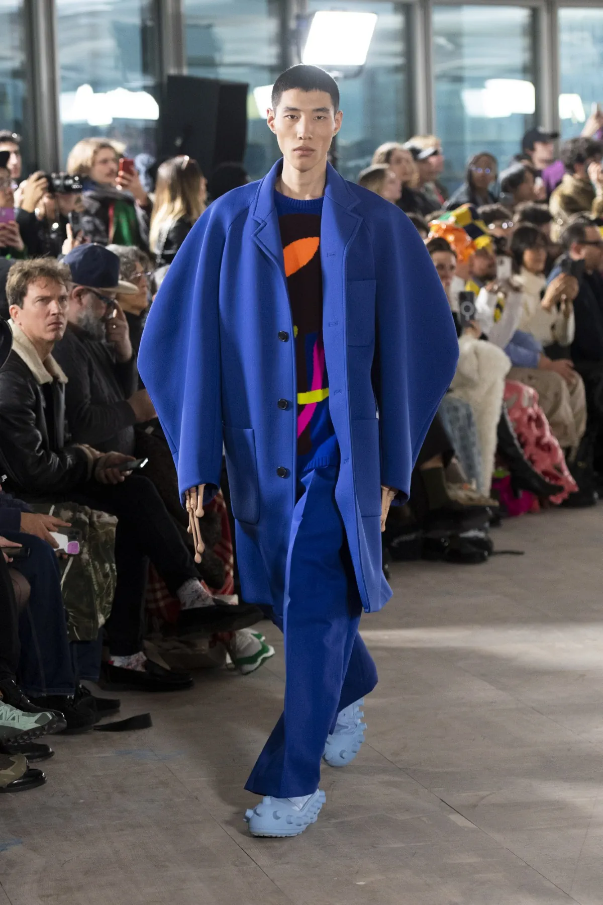 Walter Van Beirendonck trace une voie audacieuse avec sa collection automne 2025