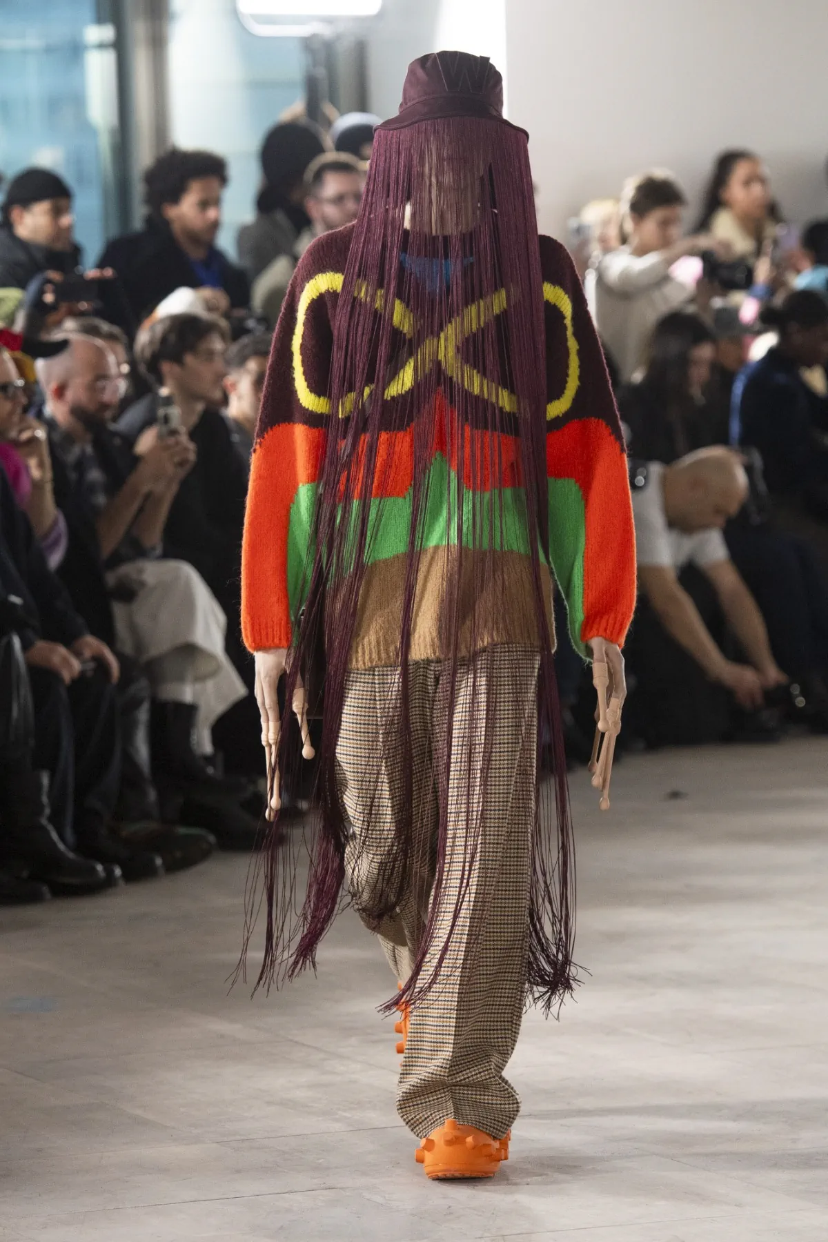 Walter Van Beirendonck trace une voie audacieuse avec sa collection automne 2025