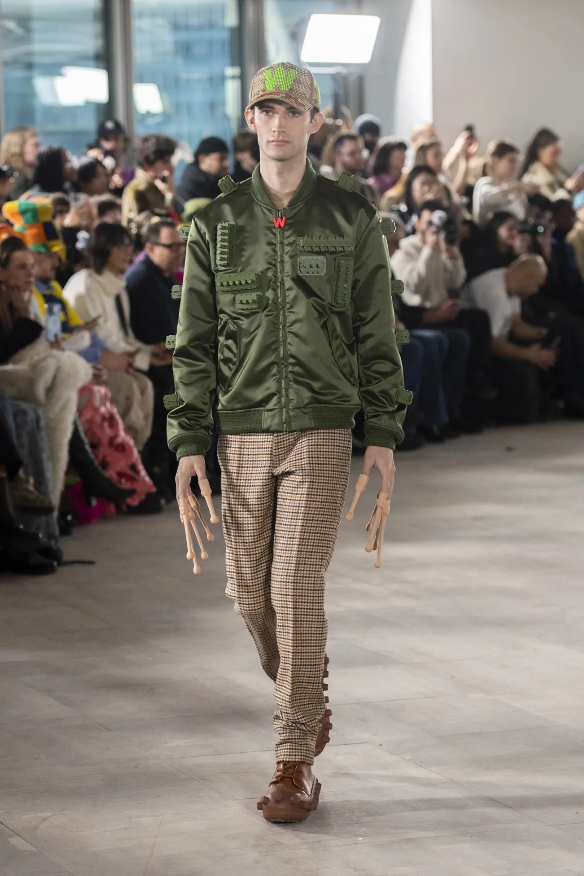 Walter Van Beirendonck trace une voie audacieuse avec sa collection automne 2025