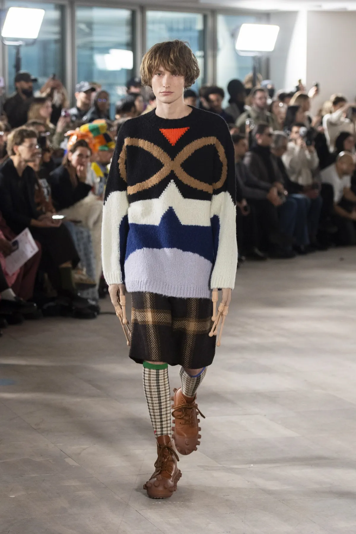 Walter Van Beirendonck trace une voie audacieuse avec sa collection automne 2025