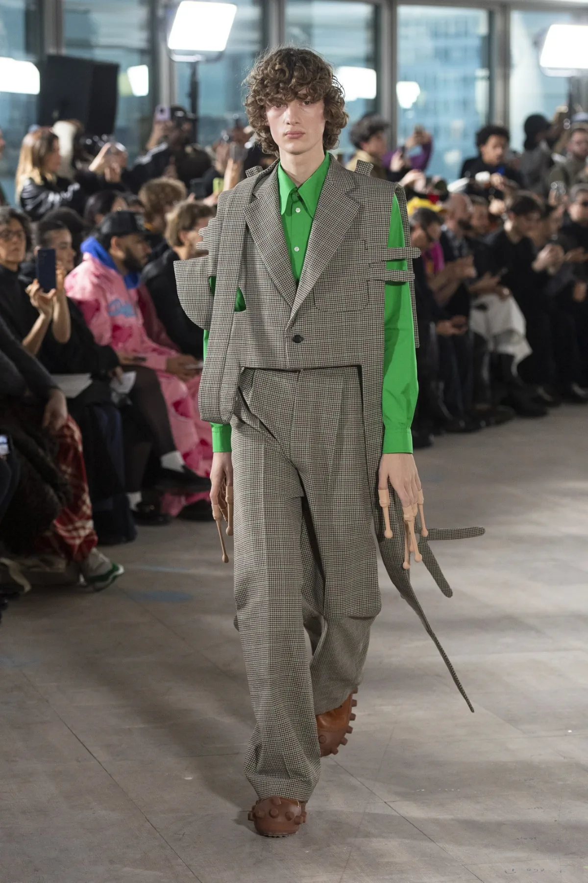 Walter Van Beirendonck trace une voie audacieuse avec sa collection automne 2025