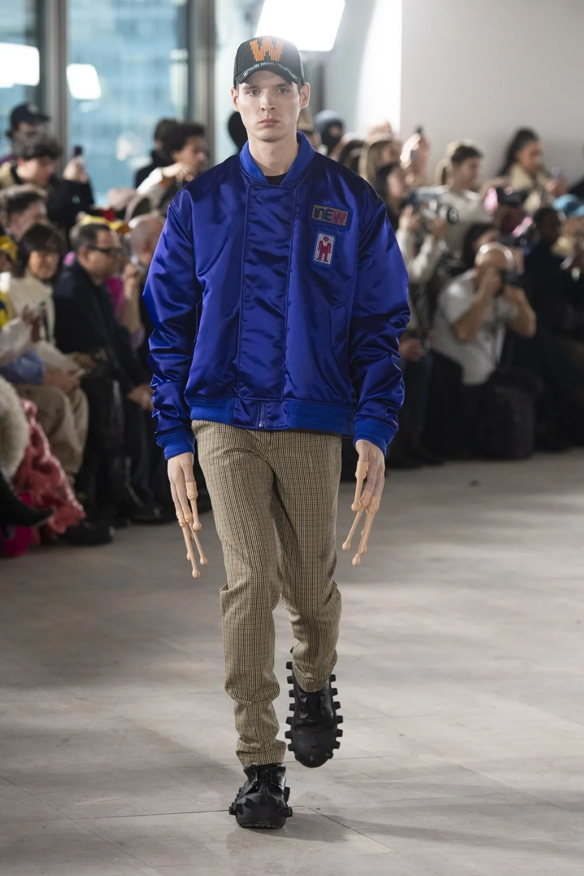 Walter Van Beirendonck trace une voie audacieuse avec sa collection automne 2025