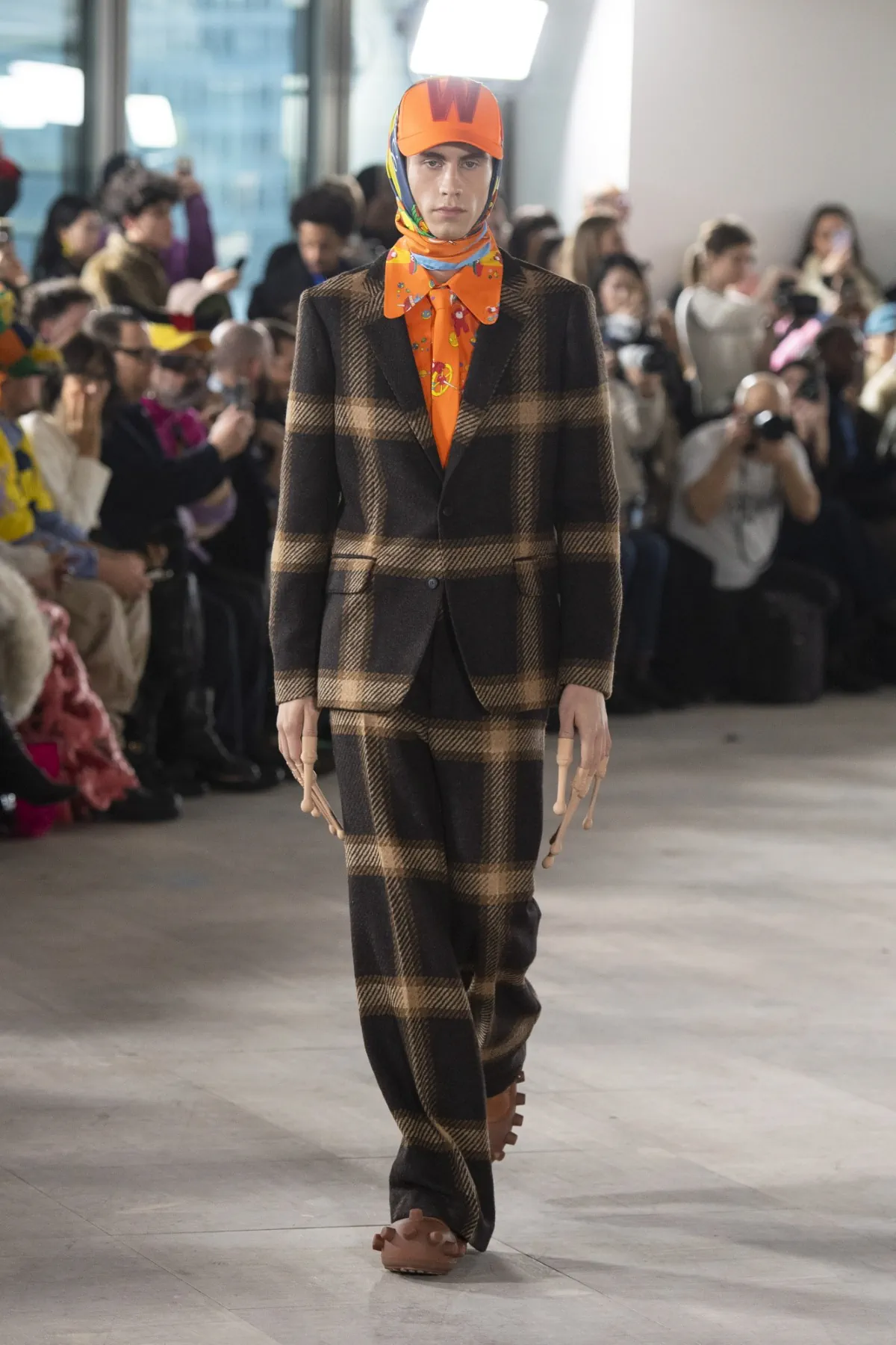 Walter Van Beirendonck trace une voie audacieuse avec sa collection automne 2025