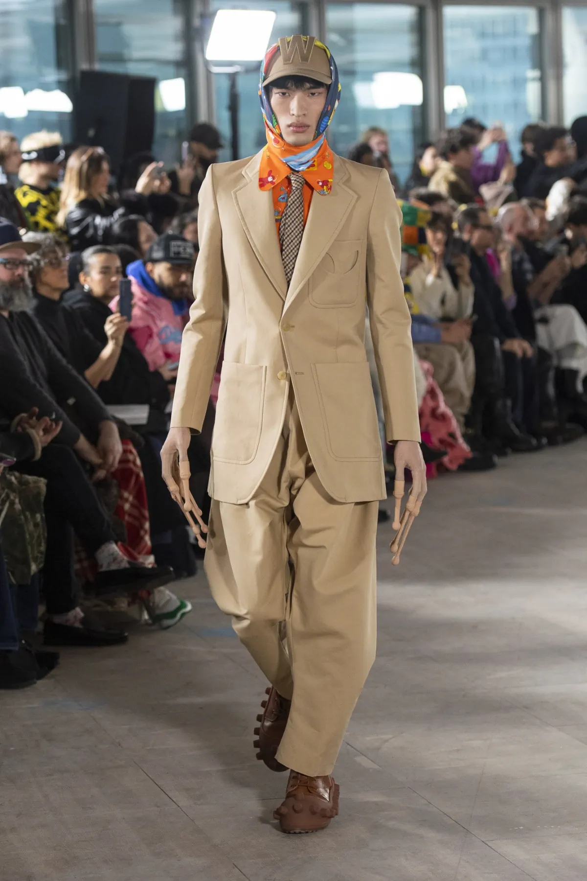 Walter Van Beirendonck trace une voie audacieuse avec sa collection automne 2025