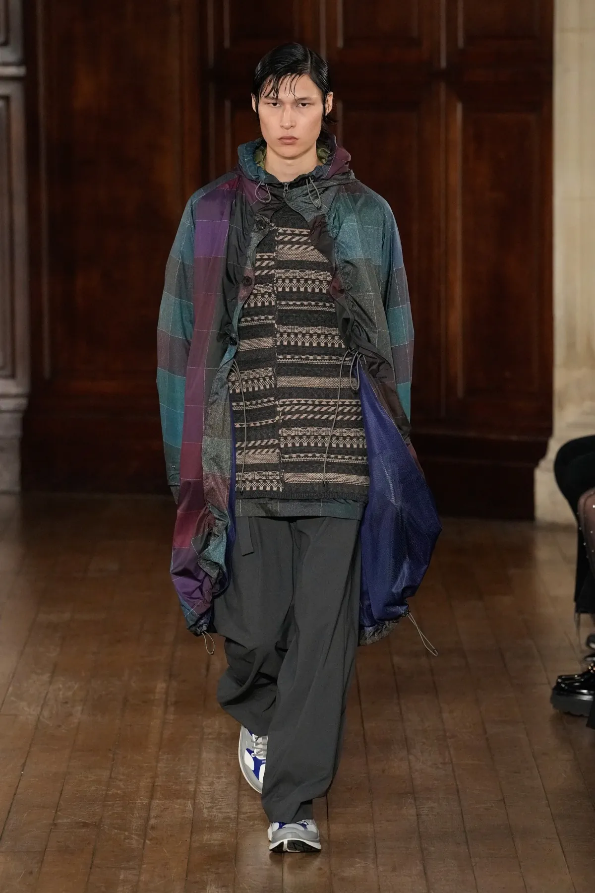 Pour l'automne 2025, White Mountaineering associe les racines brutalistes à l'utilité alpine