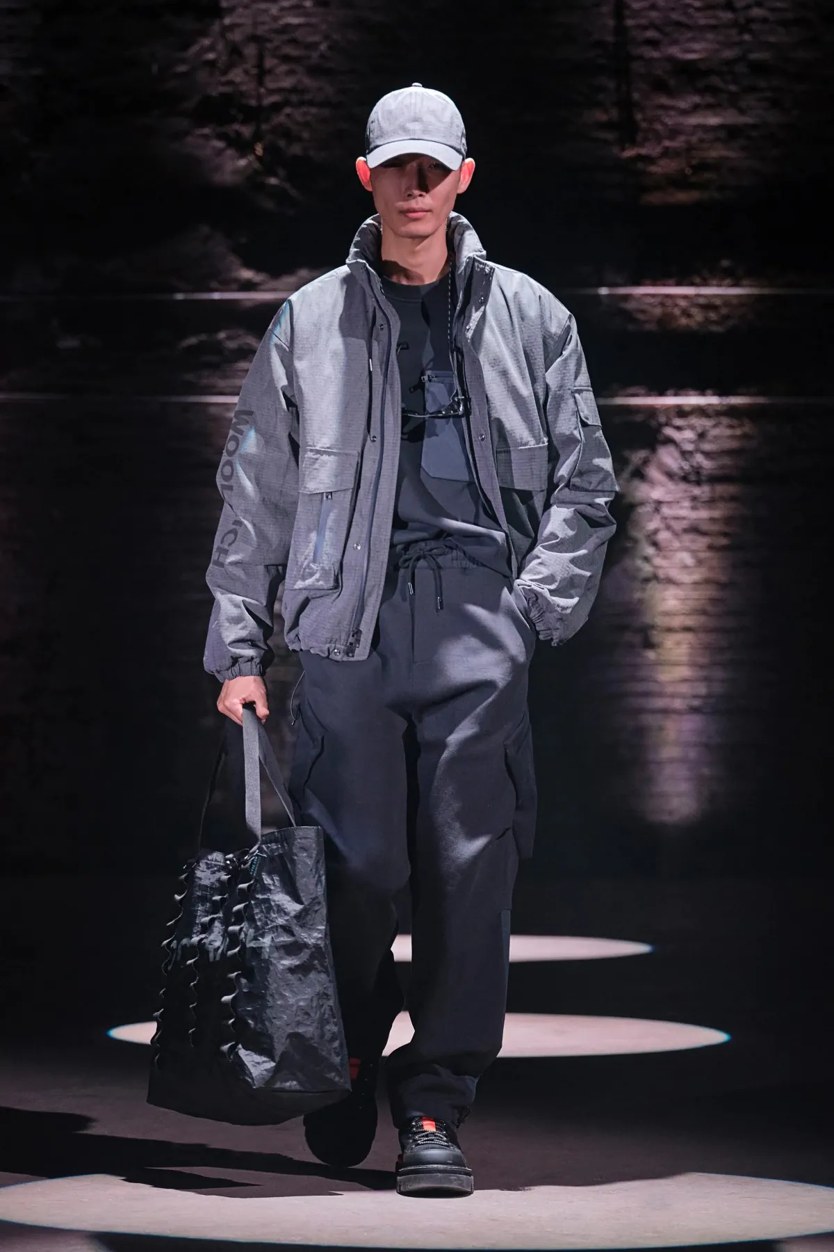 Pour la collection automne 2025 de Woolrich Black Label, Todd Snyder allie l'utilité robuste à la sophistication urbaine