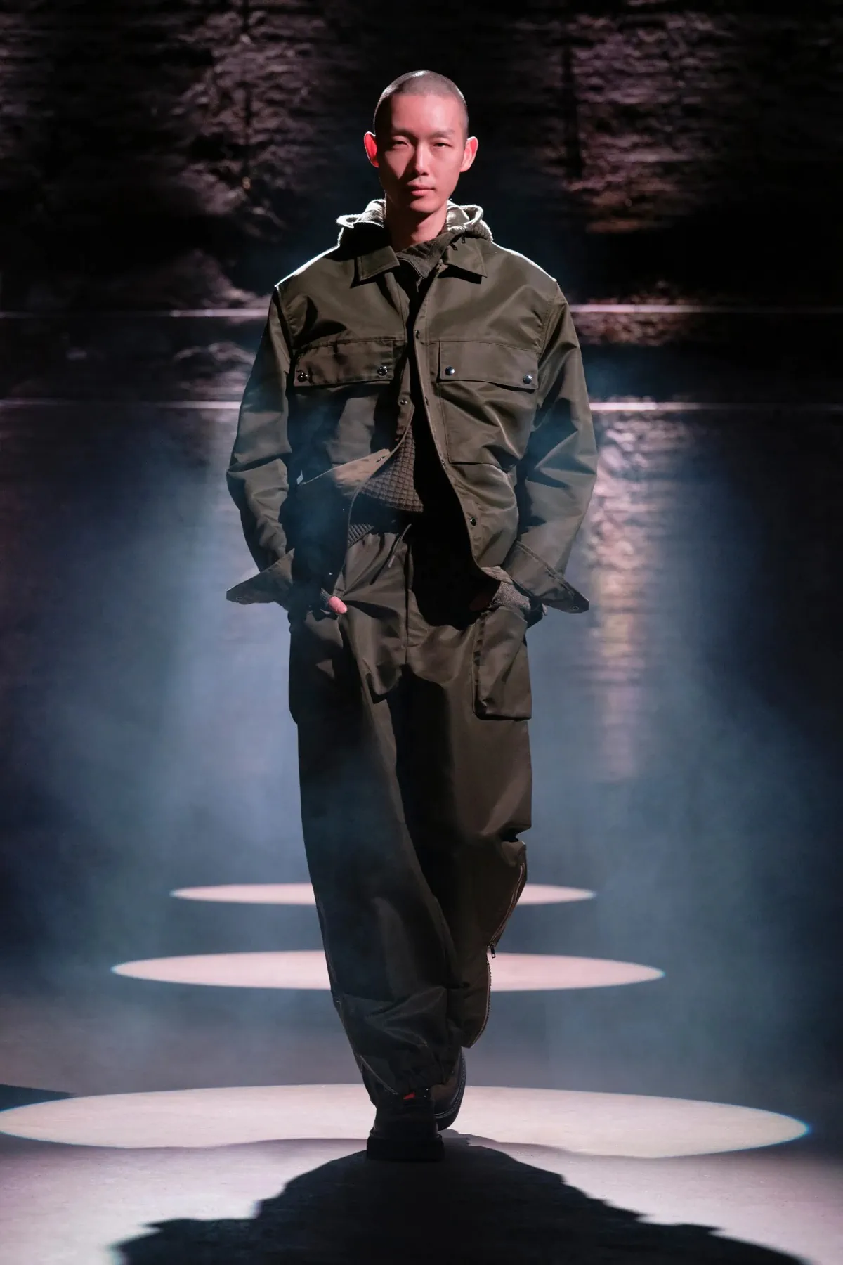 Pour la collection automne 2025 de Woolrich Black Label, Todd Snyder allie l'utilité robuste à la sophistication urbaine