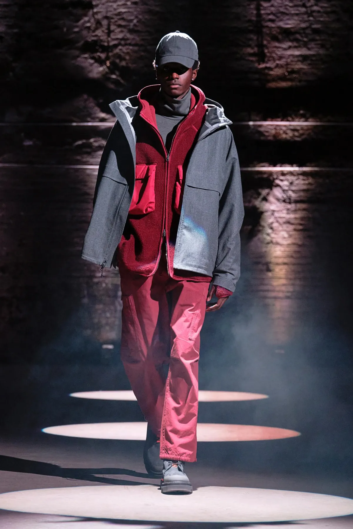 Pour la collection automne 2025 de Woolrich Black Label, Todd Snyder allie l'utilité robuste à la sophistication urbaine