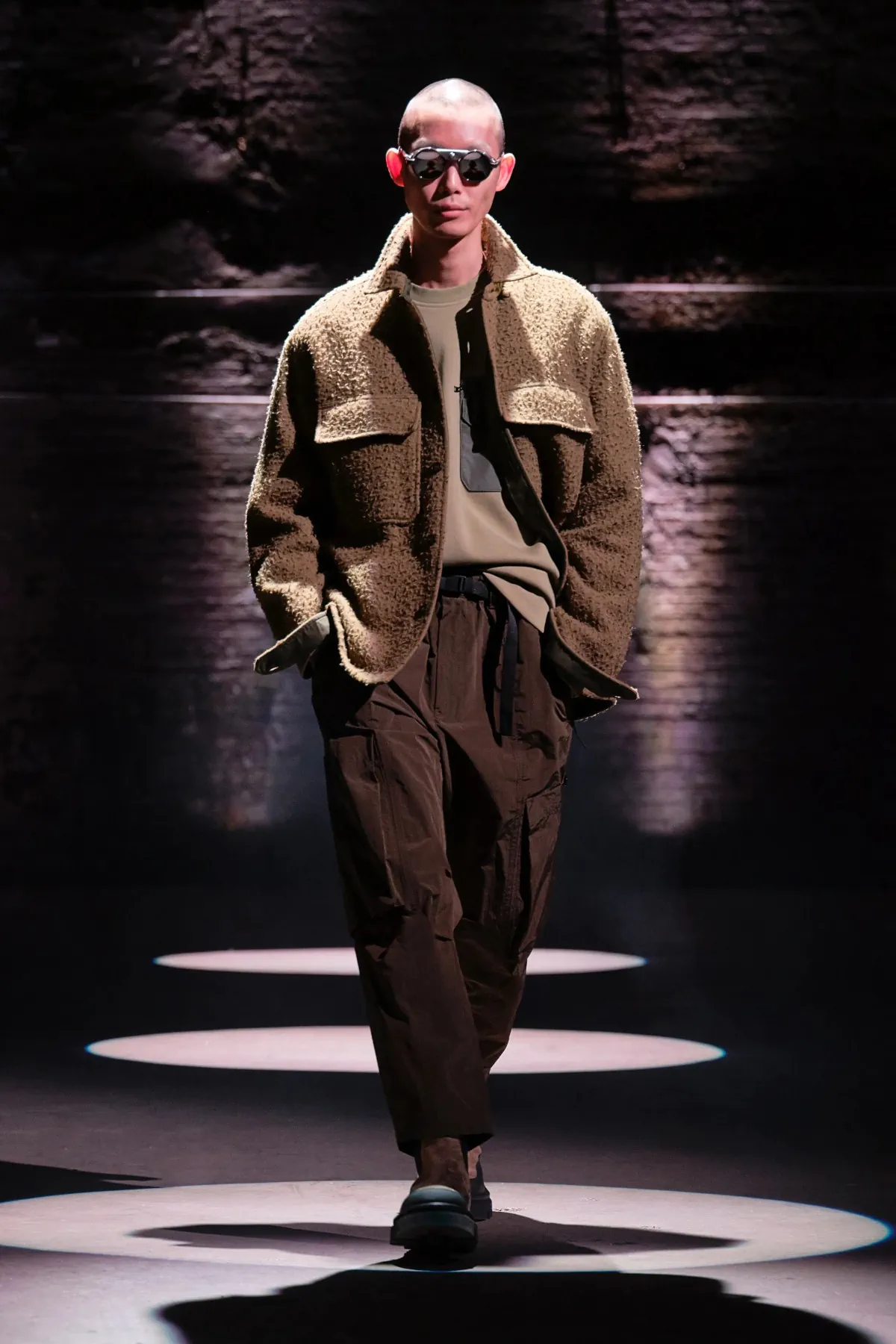 Pour la collection automne 2025 de Woolrich Black Label, Todd Snyder allie l'utilité robuste à la sophistication urbaine