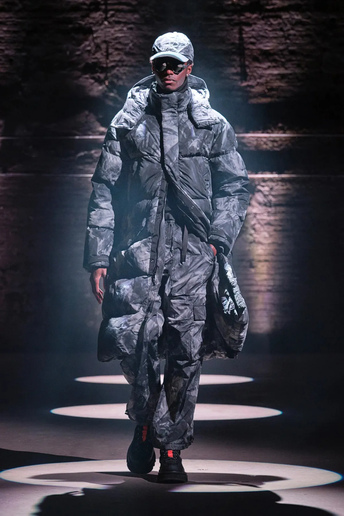 Pour la collection automne 2025 de Woolrich Black Label, Todd Snyder allie l'utilité robuste à la sophistication urbaine