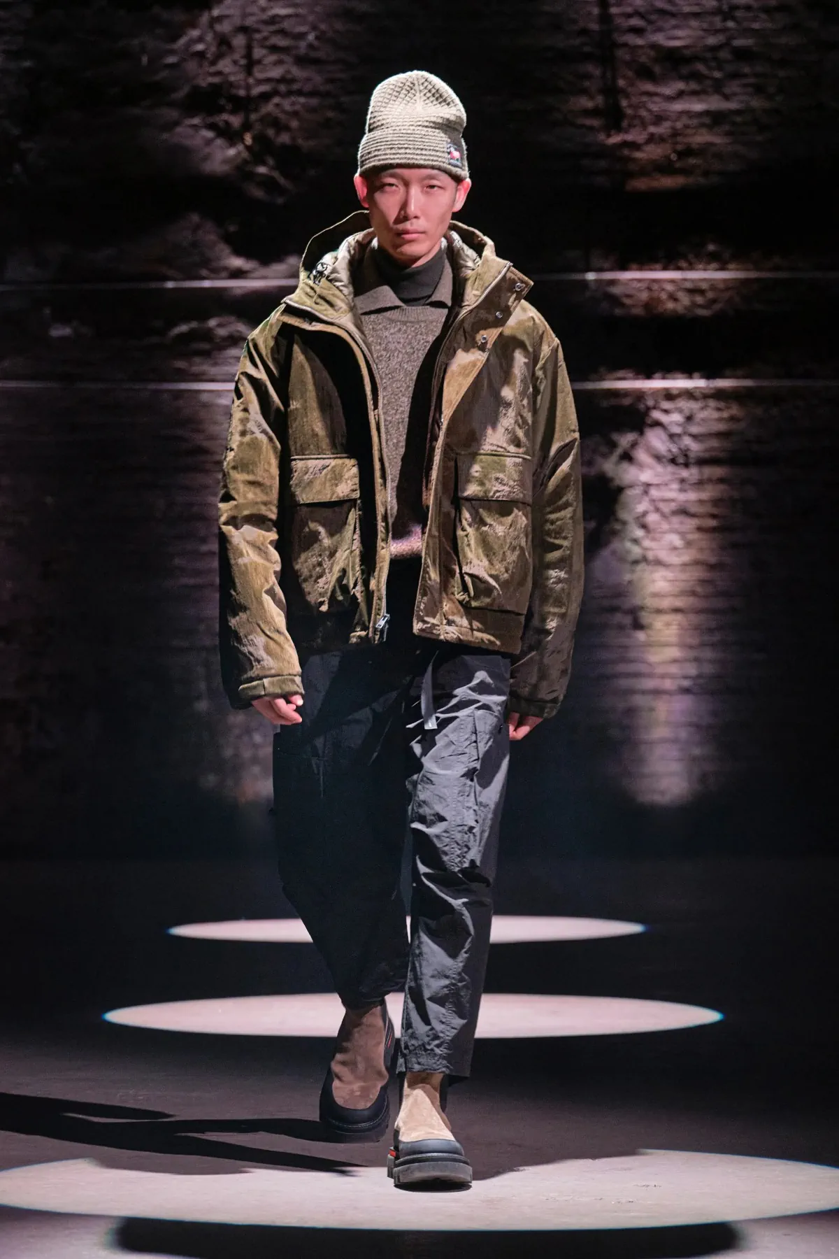 Pour la collection automne 2025 de Woolrich Black Label, Todd Snyder allie l'utilité robuste à la sophistication urbaine