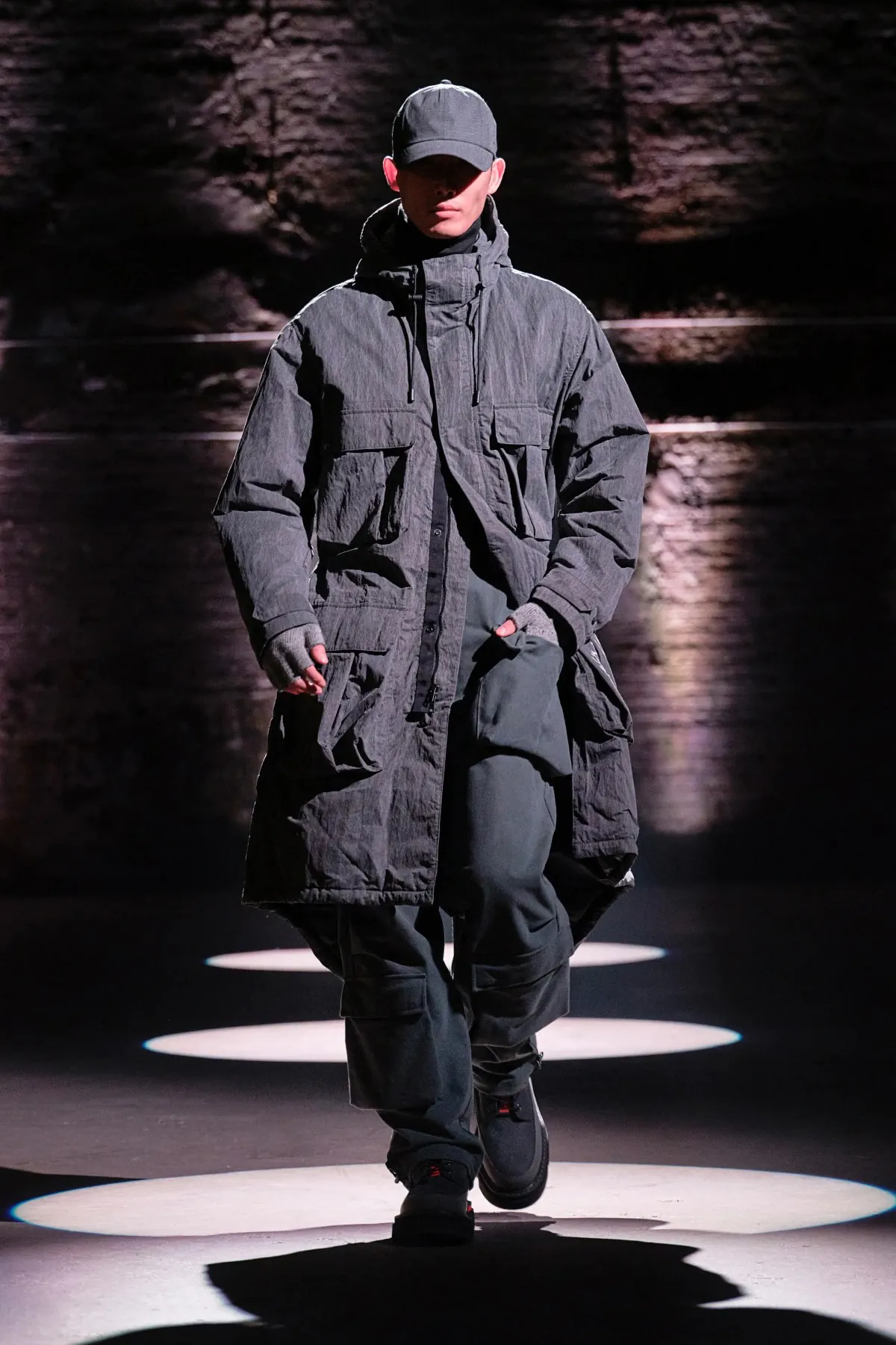 Pour la collection automne 2025 de Woolrich Black Label, Todd Snyder allie l'utilité robuste à la sophistication urbaine