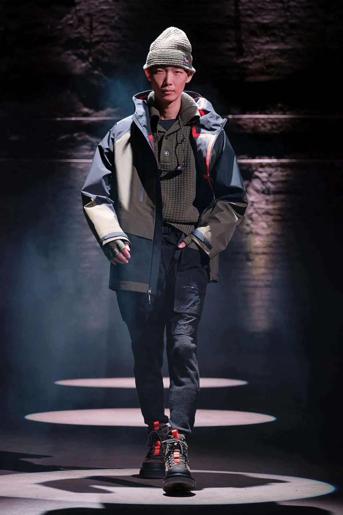 Pour la collection automne 2025 de Woolrich Black Label, Todd Snyder allie l'utilité robuste à la sophistication urbaine