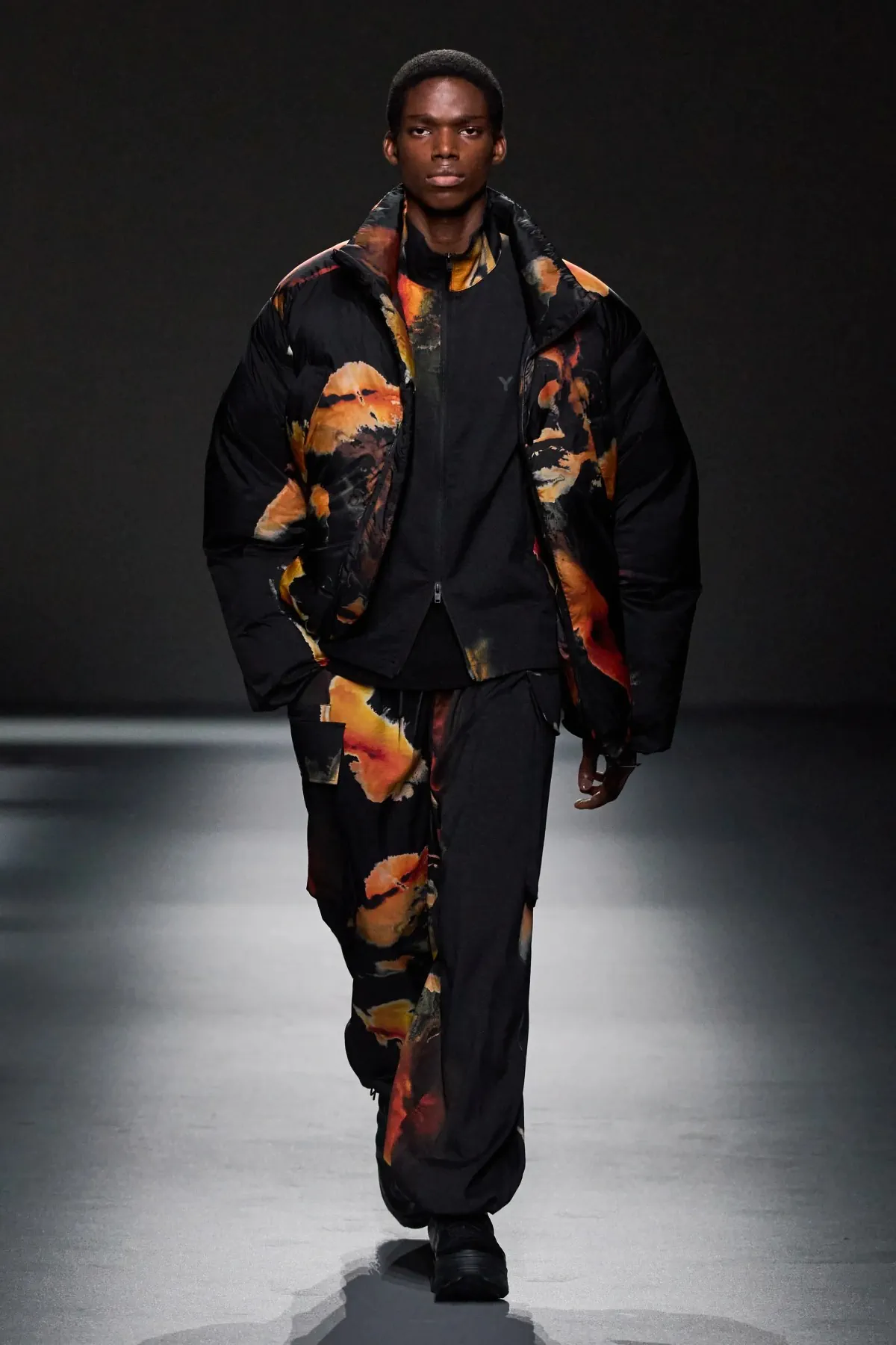 Y-3 repousse les limites de l'athlétisme pour l'automne 2025