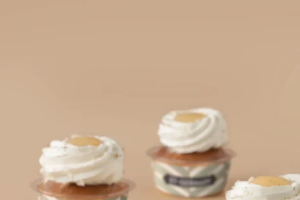 Yann Couvreur et SAINT-GERMAIN réinventent le baba classique avec une touche de modernité