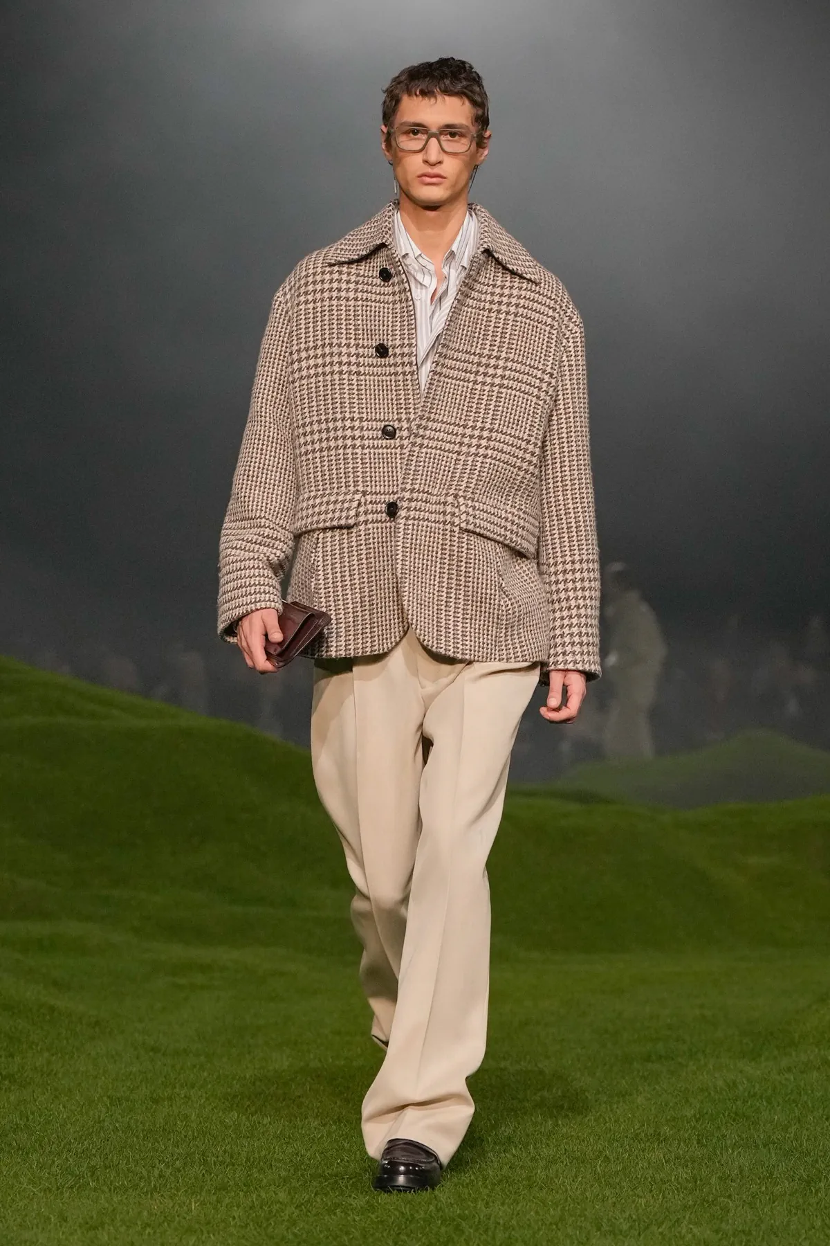 La collection ZEGNA Automne 2025 redéfinit les classiques de la mode masculine avec une touche de modernité