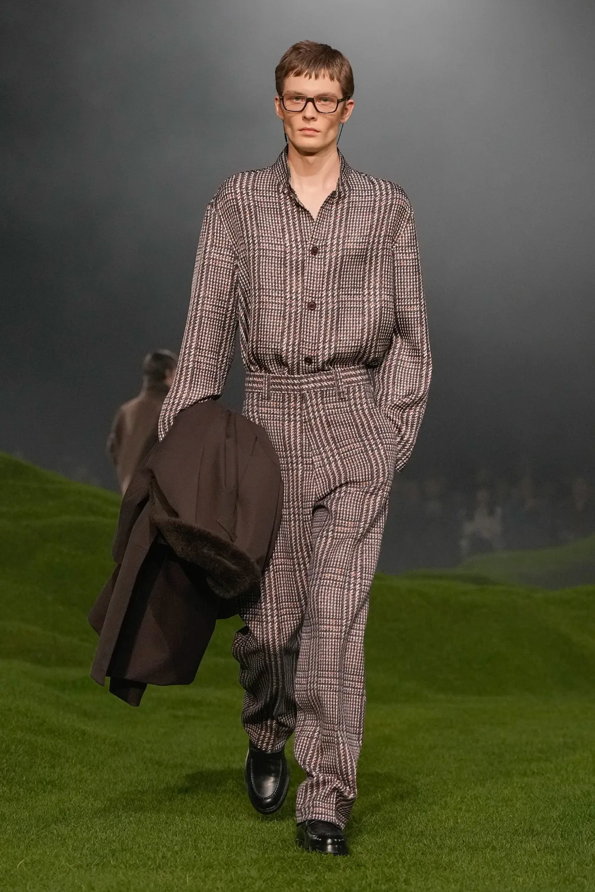 La collection ZEGNA Automne 2025 redéfinit les classiques de la mode masculine avec une touche de modernité