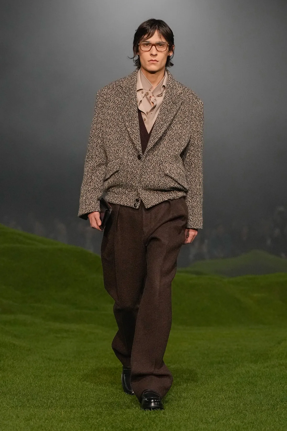 La collection ZEGNA Automne 2025 redéfinit les classiques de la mode masculine avec une touche de modernité