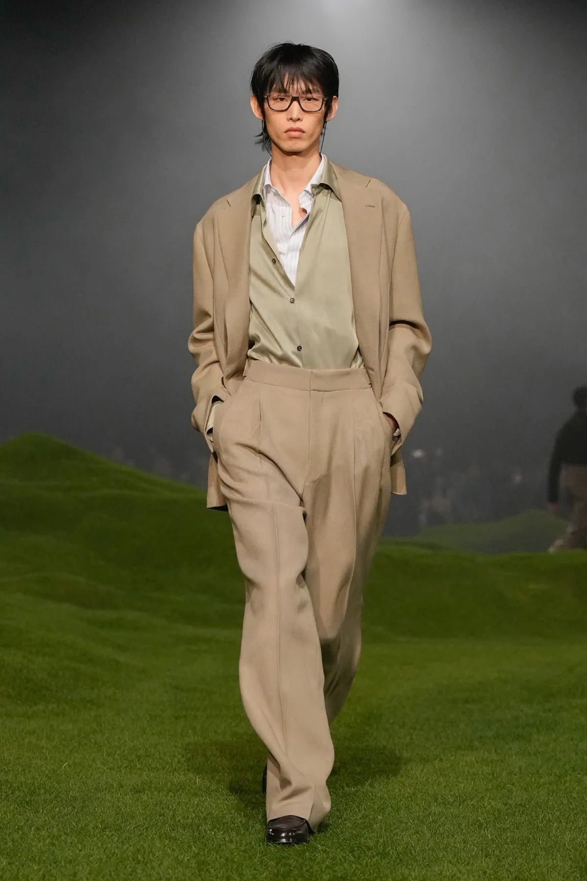 La collection ZEGNA Automne 2025 redéfinit les classiques de la mode masculine avec une touche de modernité