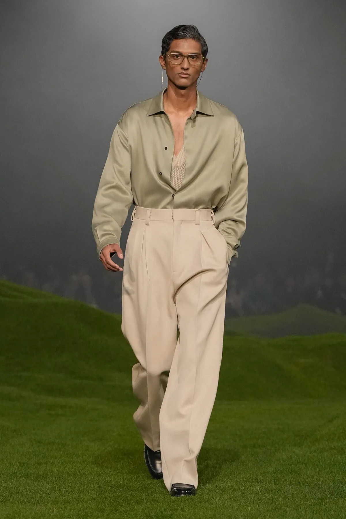 La collection ZEGNA Automne 2025 redéfinit les classiques de la mode masculine avec une touche de modernité