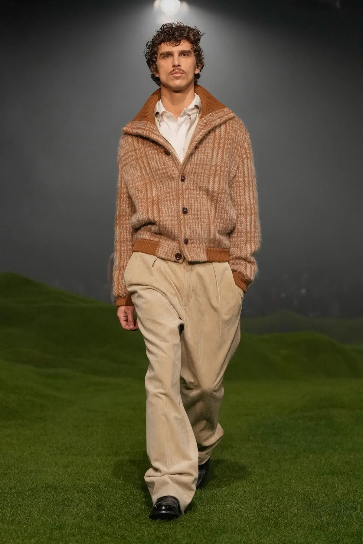 La collection ZEGNA Automne 2025 redéfinit les classiques de la mode masculine avec une touche de modernité