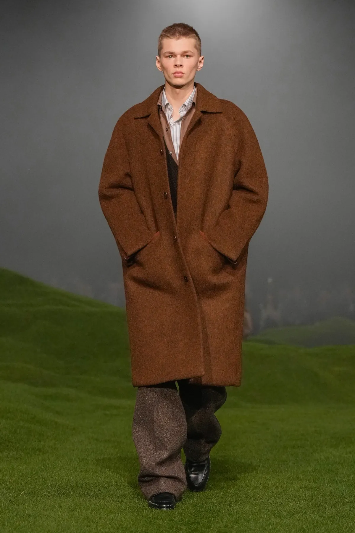 La collection ZEGNA Automne 2025 redéfinit les classiques de la mode masculine avec une touche de modernité